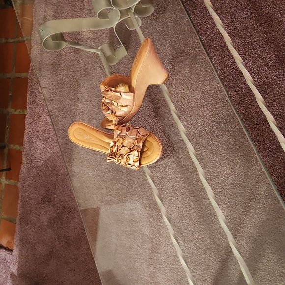 Brownish &Gold Metallic leathershoe. - Picture 2 of 2